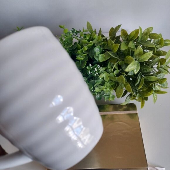 Set of 6 Ceramic Coffee Mugs | 15 oz | Classic White | Lead-Free Porcelain - Picture 5 of 7